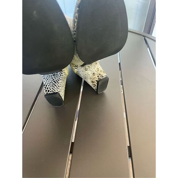 Diba True Snakeskin Ankle Booties Size 7 - Picture 11 of 14